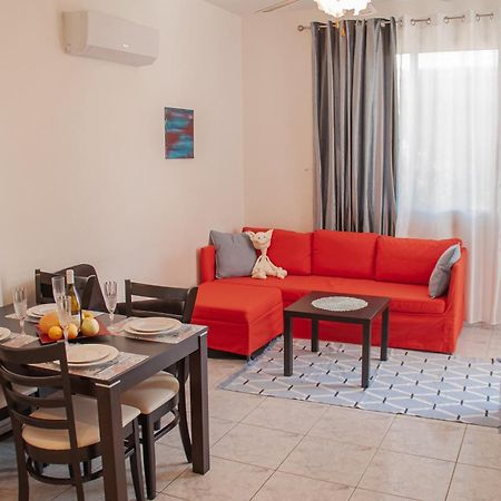 Cozy 1 Bedroom Apartment In Walking Distance To The Municipal Beach Paphos Luaran gambar