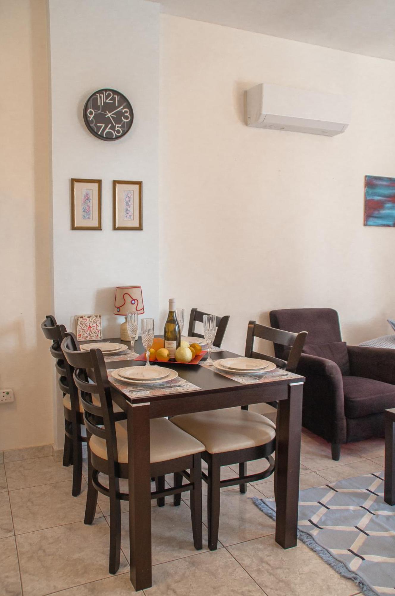 Cozy 1 Bedroom Apartment In Walking Distance To The Municipal Beach Paphos Luaran gambar