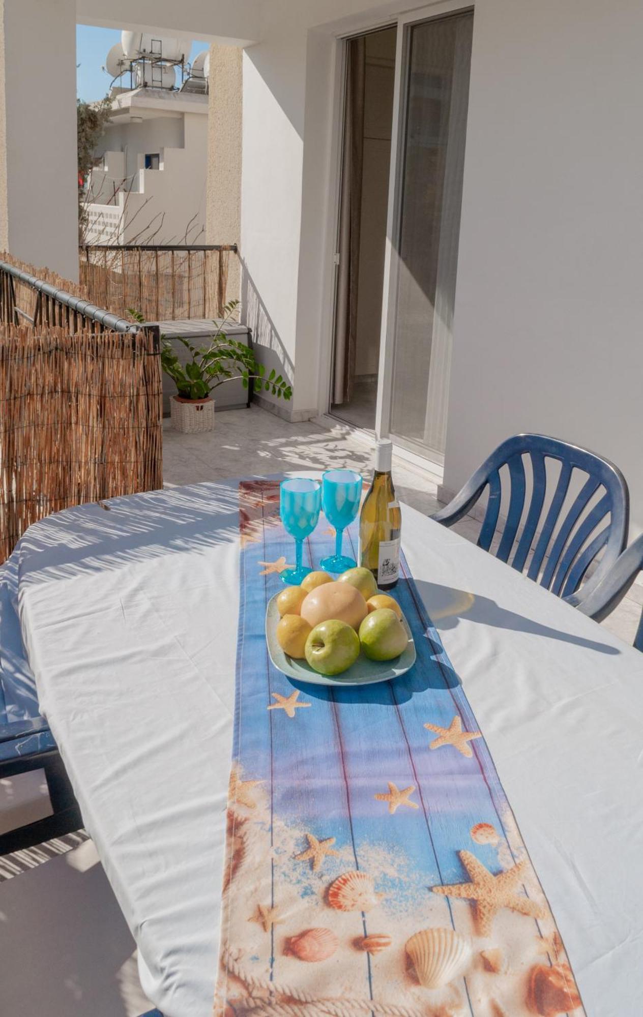 Cozy 1 Bedroom Apartment In Walking Distance To The Municipal Beach Paphos Luaran gambar