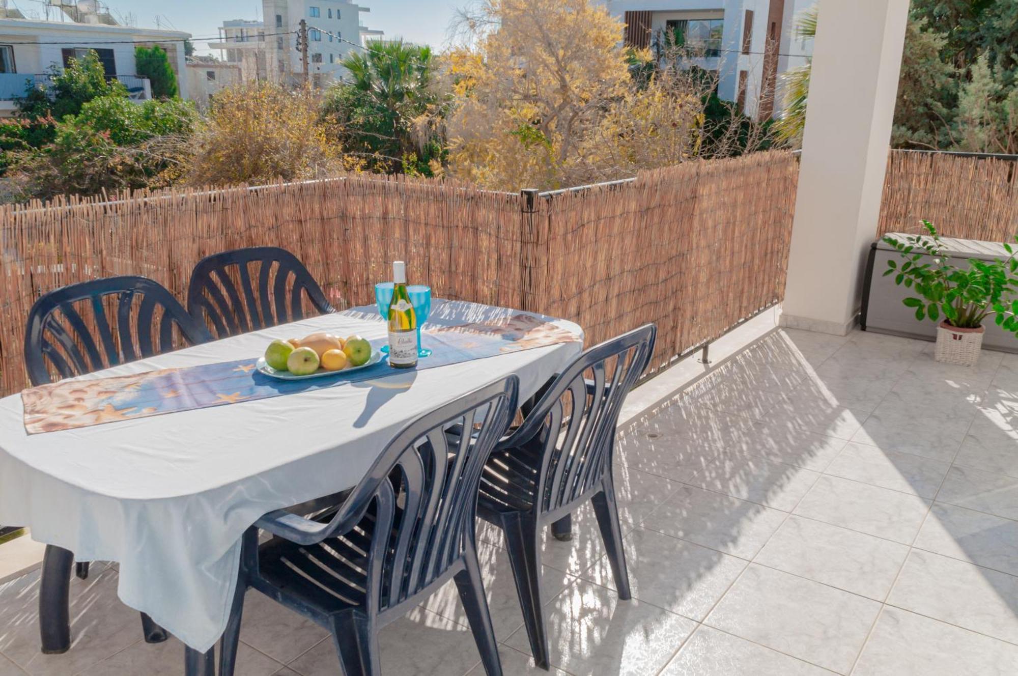 Cozy 1 Bedroom Apartment In Walking Distance To The Municipal Beach Paphos Luaran gambar