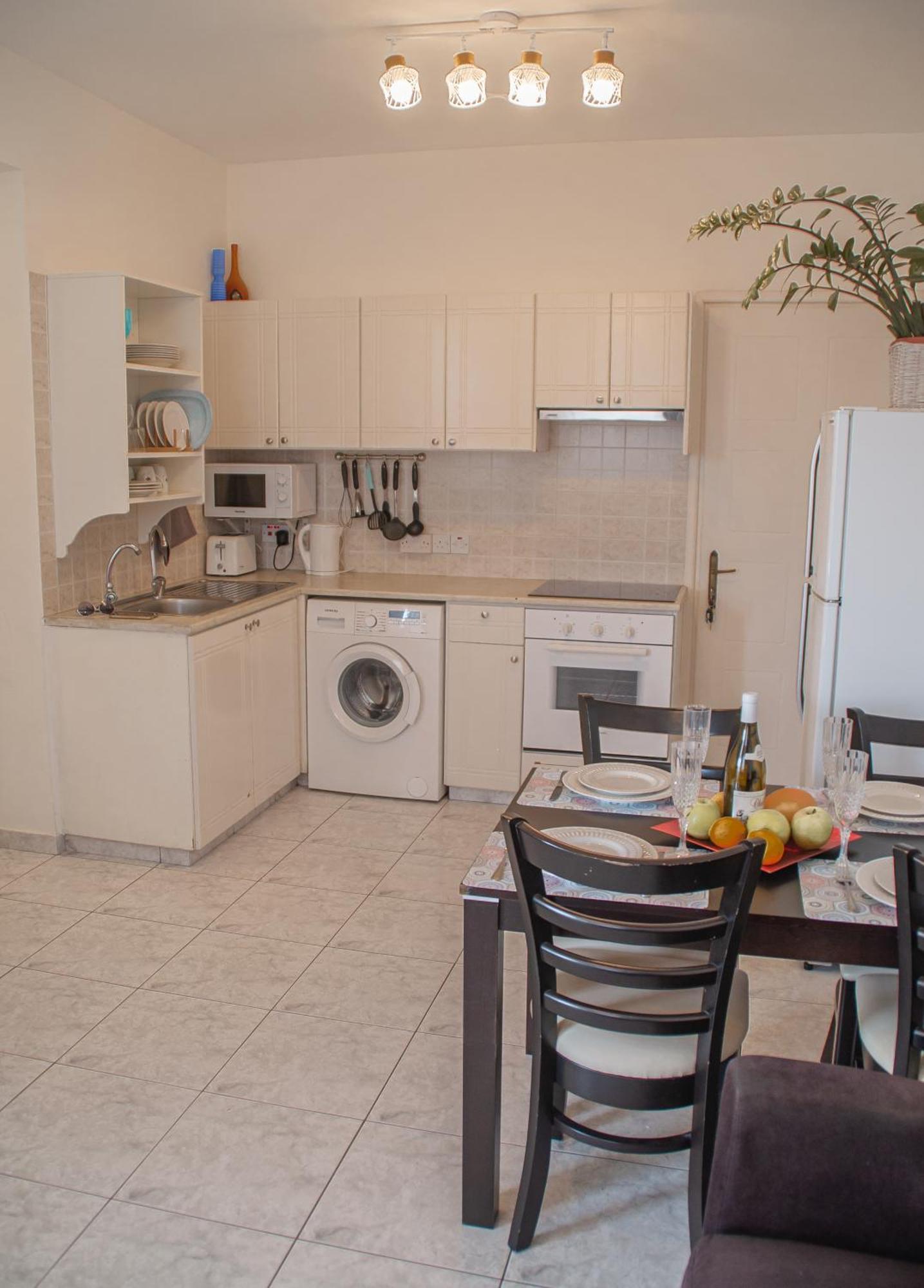 Cozy 1 Bedroom Apartment In Walking Distance To The Municipal Beach Paphos Luaran gambar