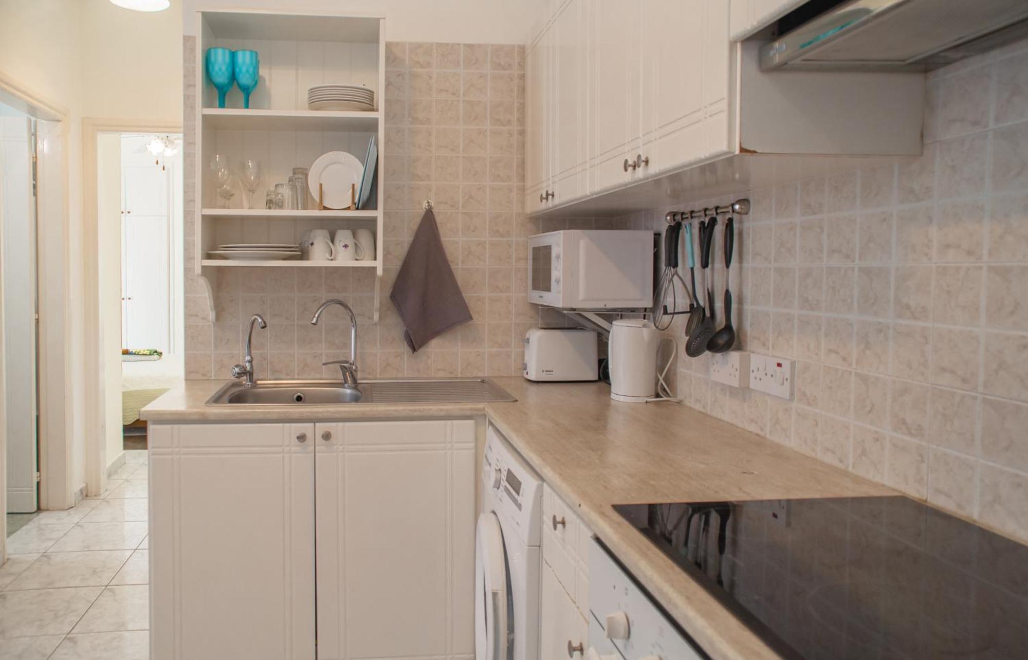 Cozy 1 Bedroom Apartment In Walking Distance To The Municipal Beach Paphos Luaran gambar