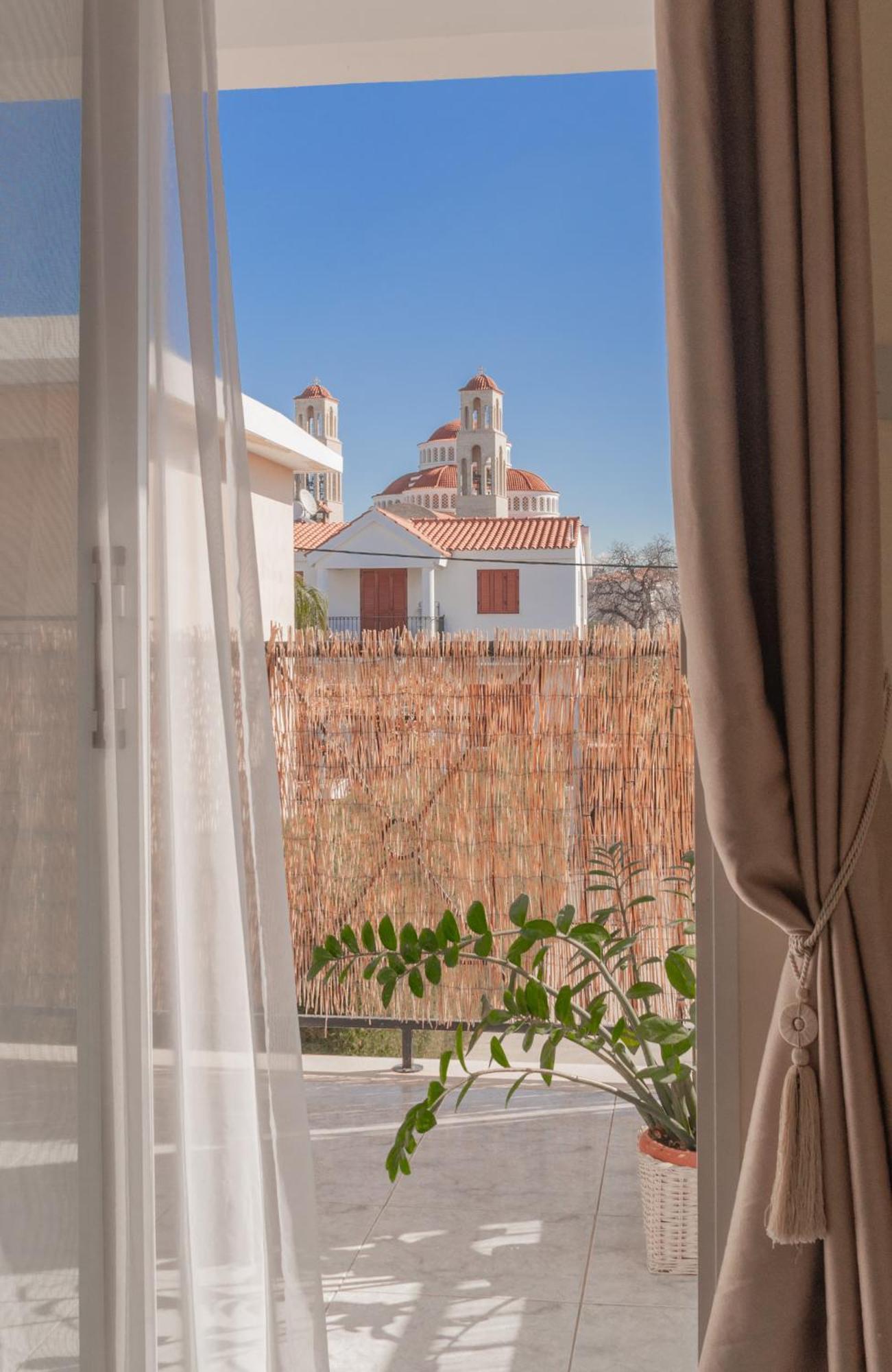Cozy 1 Bedroom Apartment In Walking Distance To The Municipal Beach Paphos Luaran gambar
